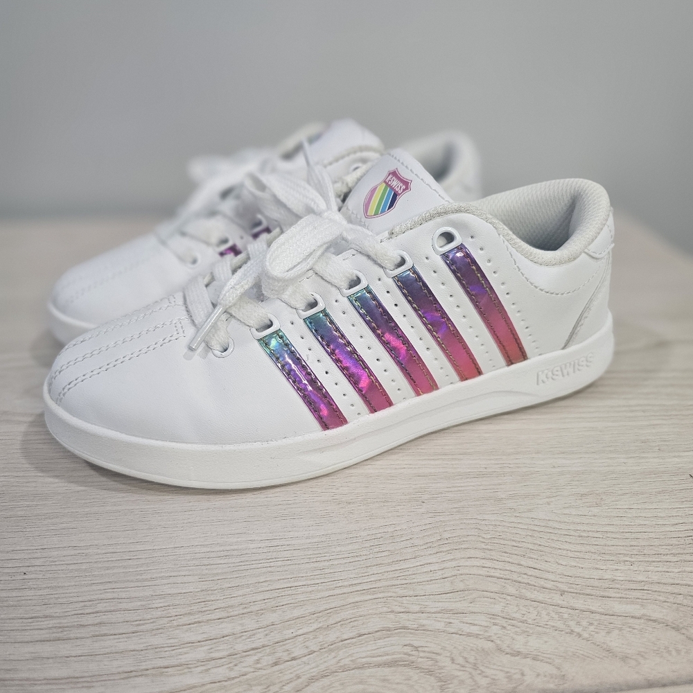 K-Swiss Unisex Kids White with Iridescent Rainbow Stripe Sneakers US Size 3Y